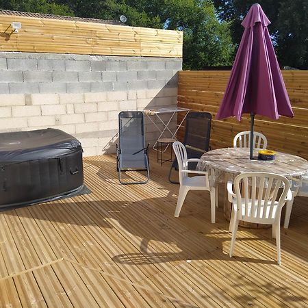 Studio Cosy Avec Terrasse Et Jacuzzi A Disposition De Mai A Aout Rians  المظهر الخارجي الصورة