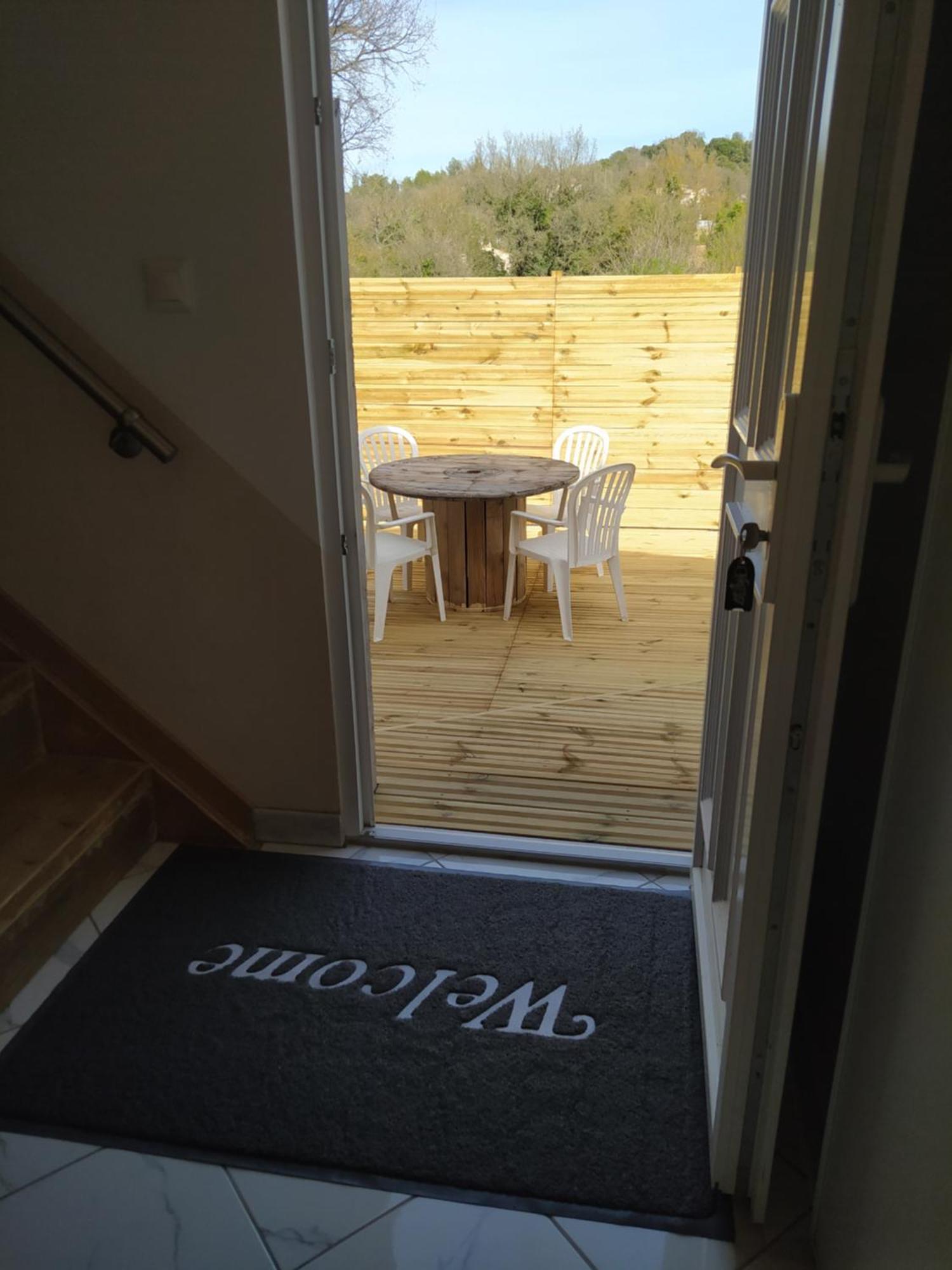 Studio Cosy Avec Terrasse Et Jacuzzi A Disposition De Mai A Aout Rians  المظهر الخارجي الصورة