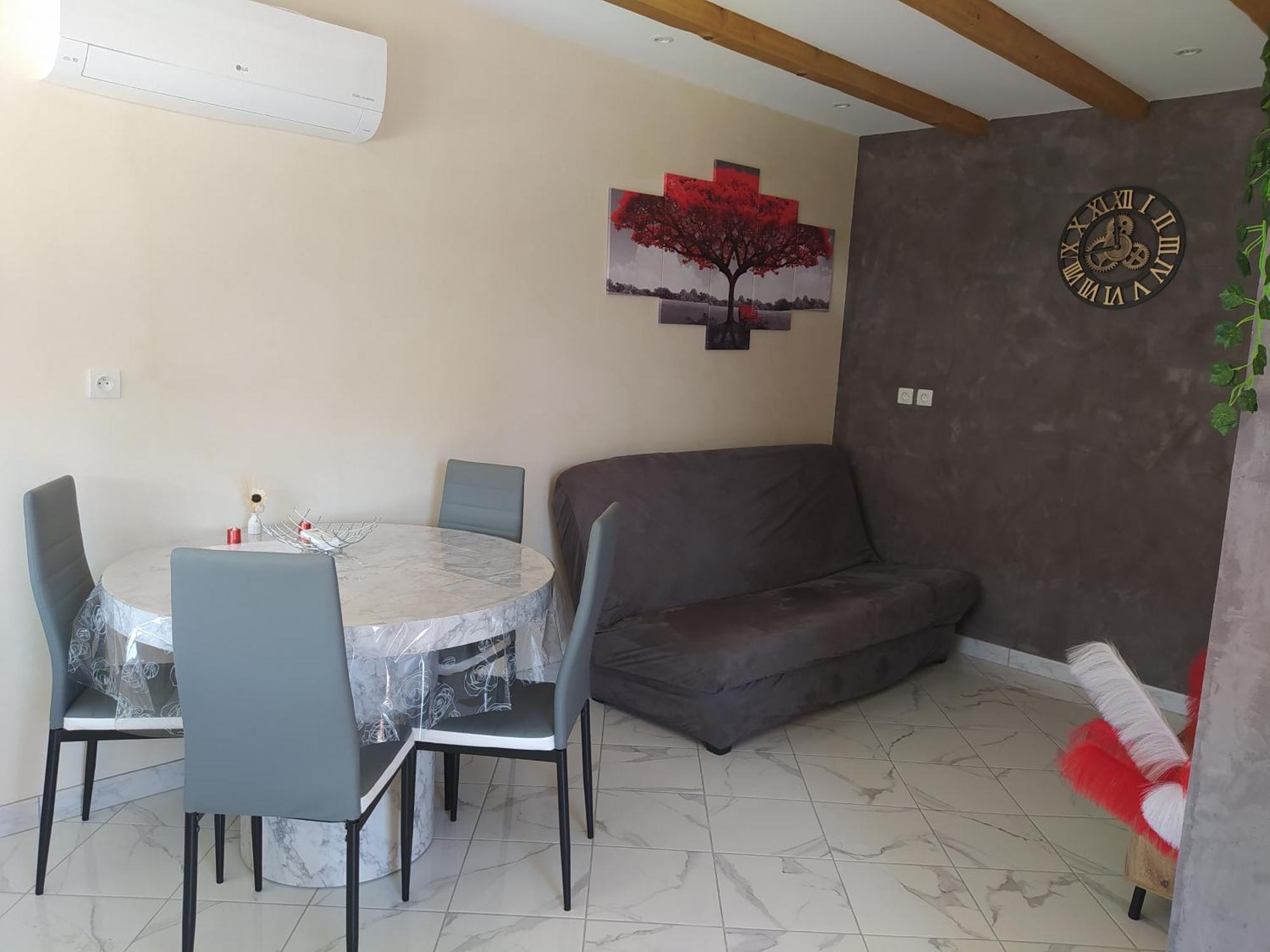 Studio Cosy Avec Terrasse Et Jacuzzi A Disposition De Mai A Aout Rians  المظهر الخارجي الصورة