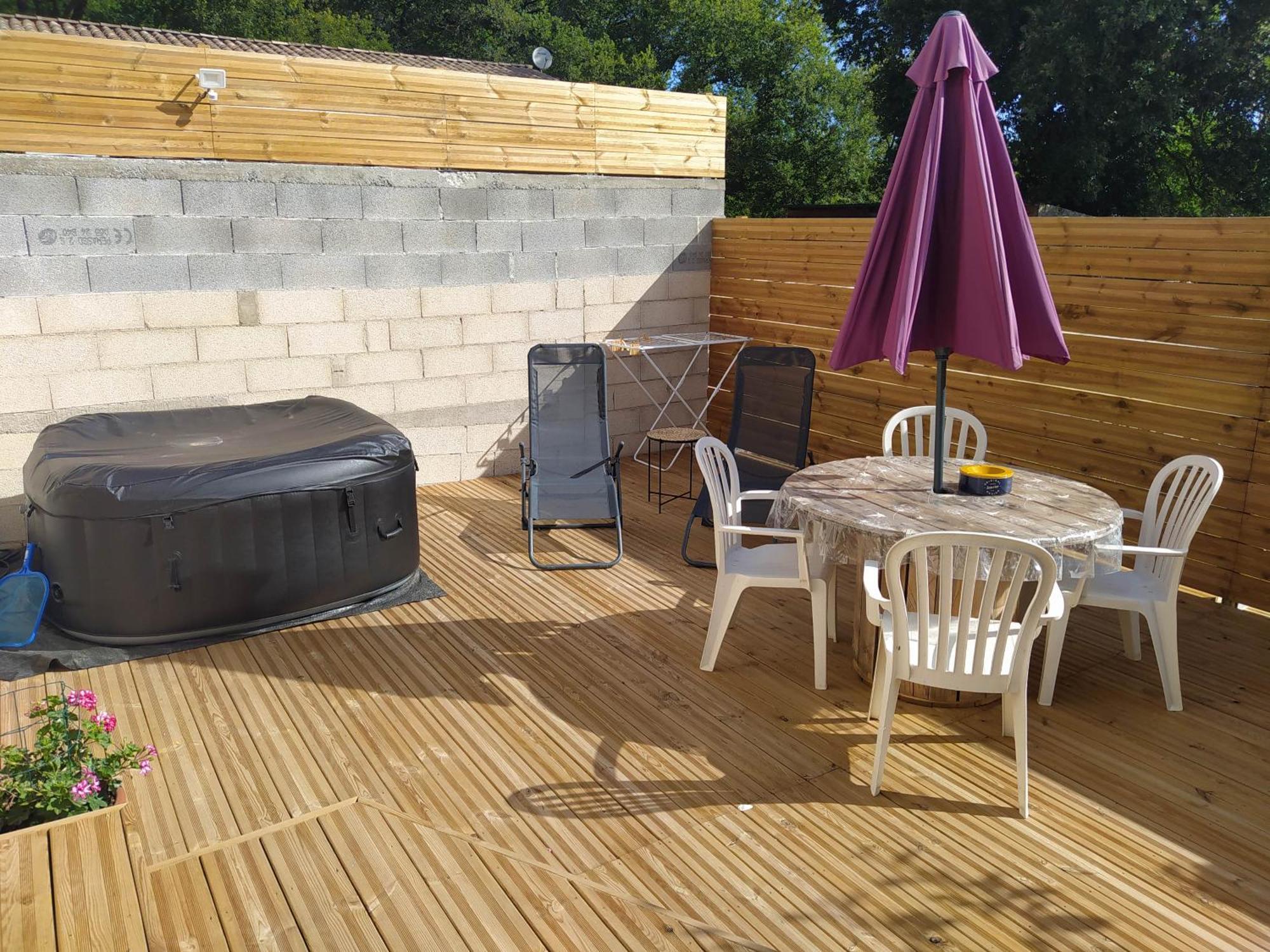 Studio Cosy Avec Terrasse Et Jacuzzi A Disposition De Mai A Aout Rians  المظهر الخارجي الصورة