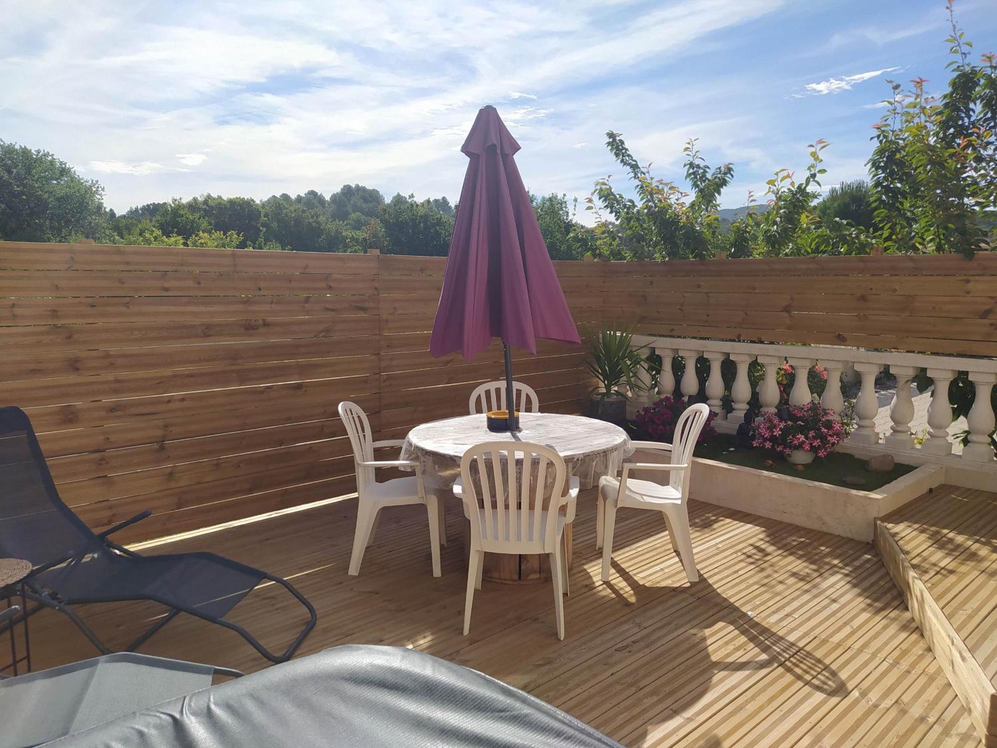 Studio Cosy Avec Terrasse Et Jacuzzi A Disposition De Mai A Aout Rians  المظهر الخارجي الصورة