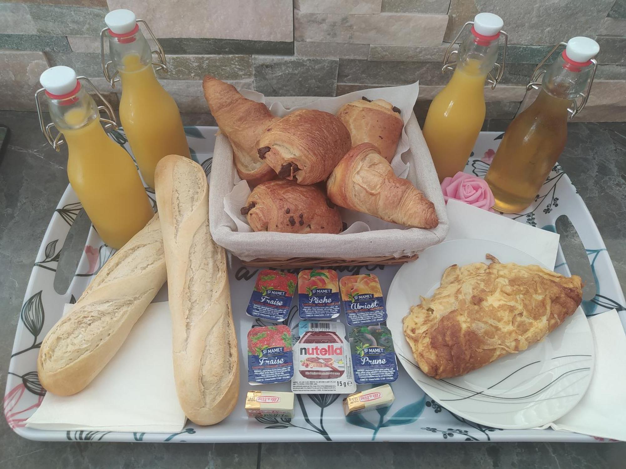 Studio Cosy Avec Terrasse Et Jacuzzi A Disposition De Mai A Aout Rians  المظهر الخارجي الصورة